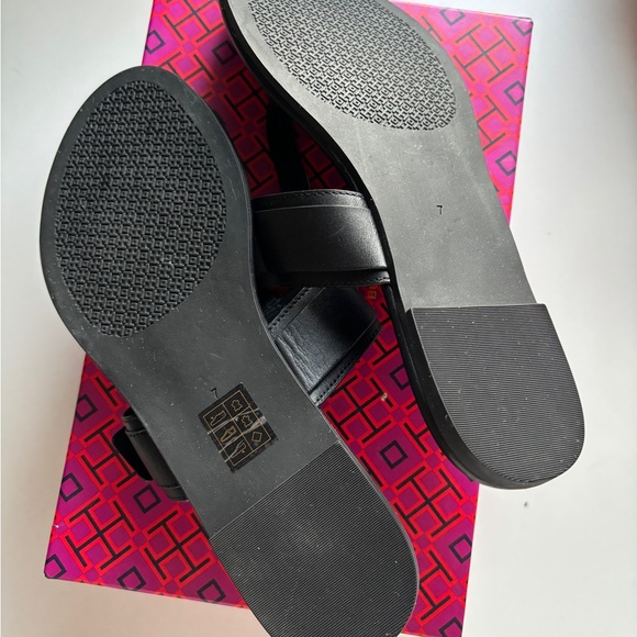 Tory Burch Women's Marsden Black Leather W/Gold Buckle Thong Sandal’s - Picture 3 of 3